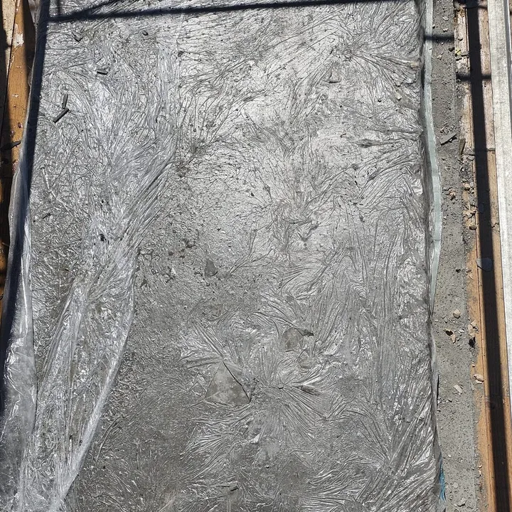 Betonbauteil während der Nachbehandlung