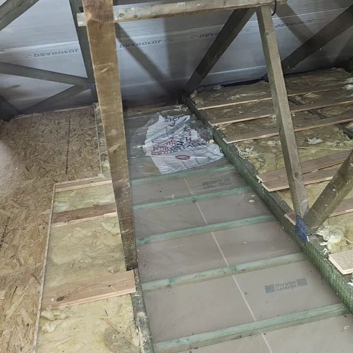 Dämmung und Bodenaufbau im Dachgeschoss