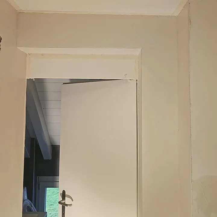 Verputzte Türlaibung im Innenausbau