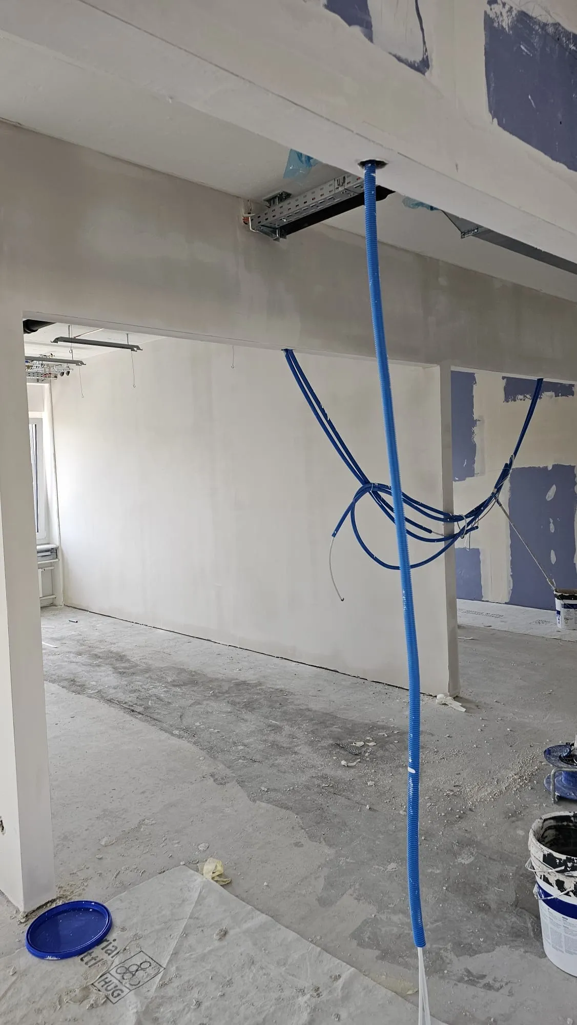 Trockenbau- und Gipserarbeiten an einer Wand in Zürich